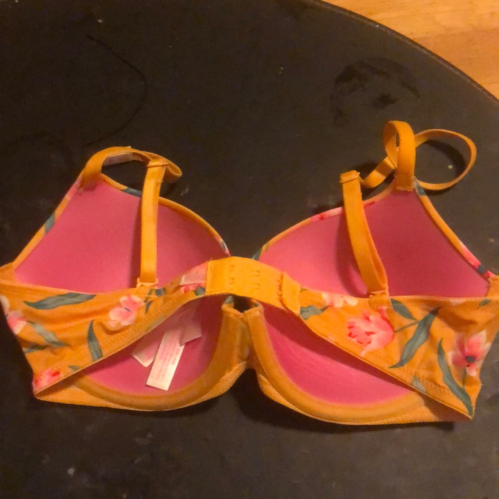 Pink bra - Picture 2 of 3